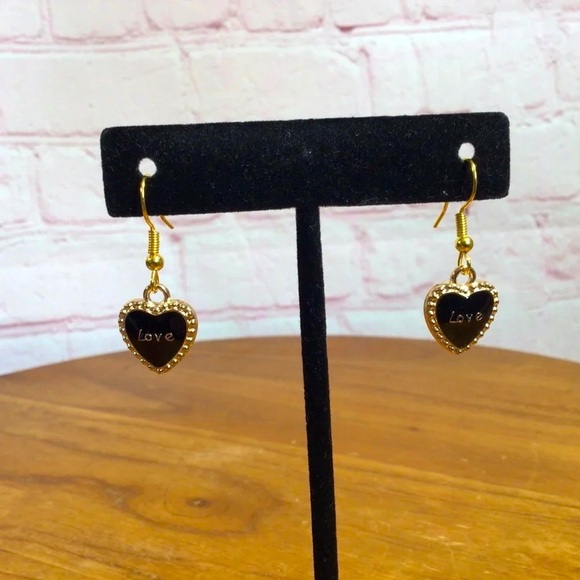 None Jewelry - Black and Gold Heart Shaped Love Fashion Dangle Earrings - NWOT